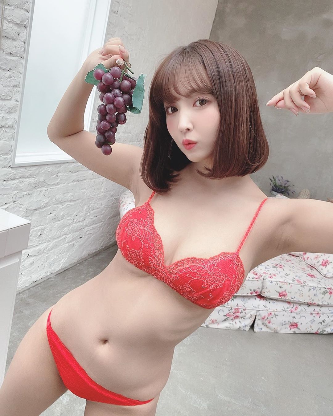 三上老師分享刷牙教學 白色性感低胸衫-第1章-图片6