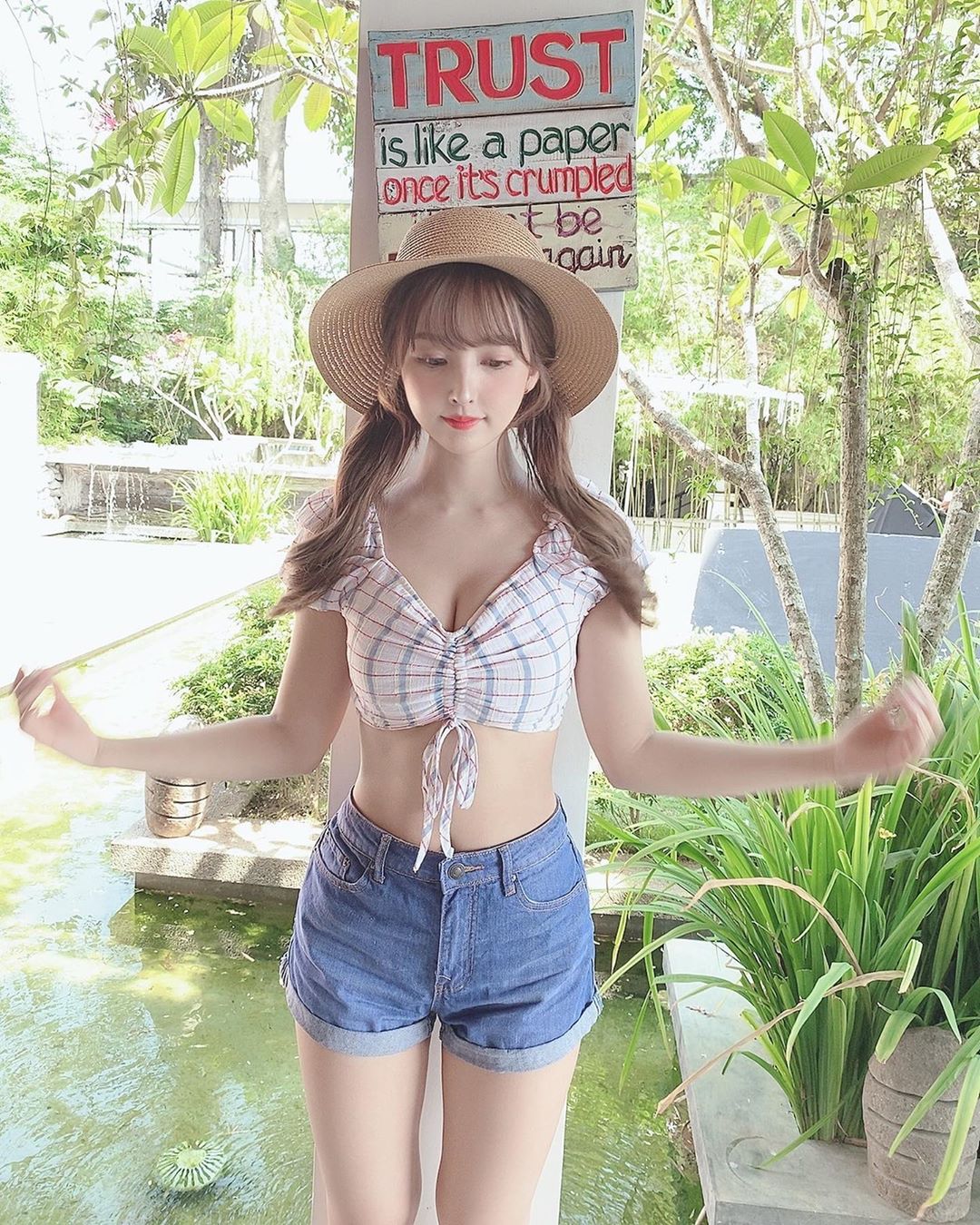 三上老師分享刷牙教學 白色性感低胸衫-第1章-图片10