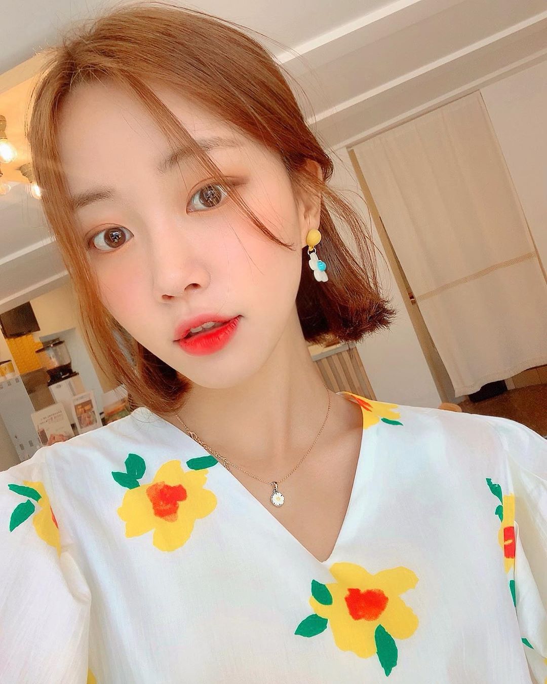 天菜網拍女神「문이」緊身T擠爆雙峰-第1章-图片1