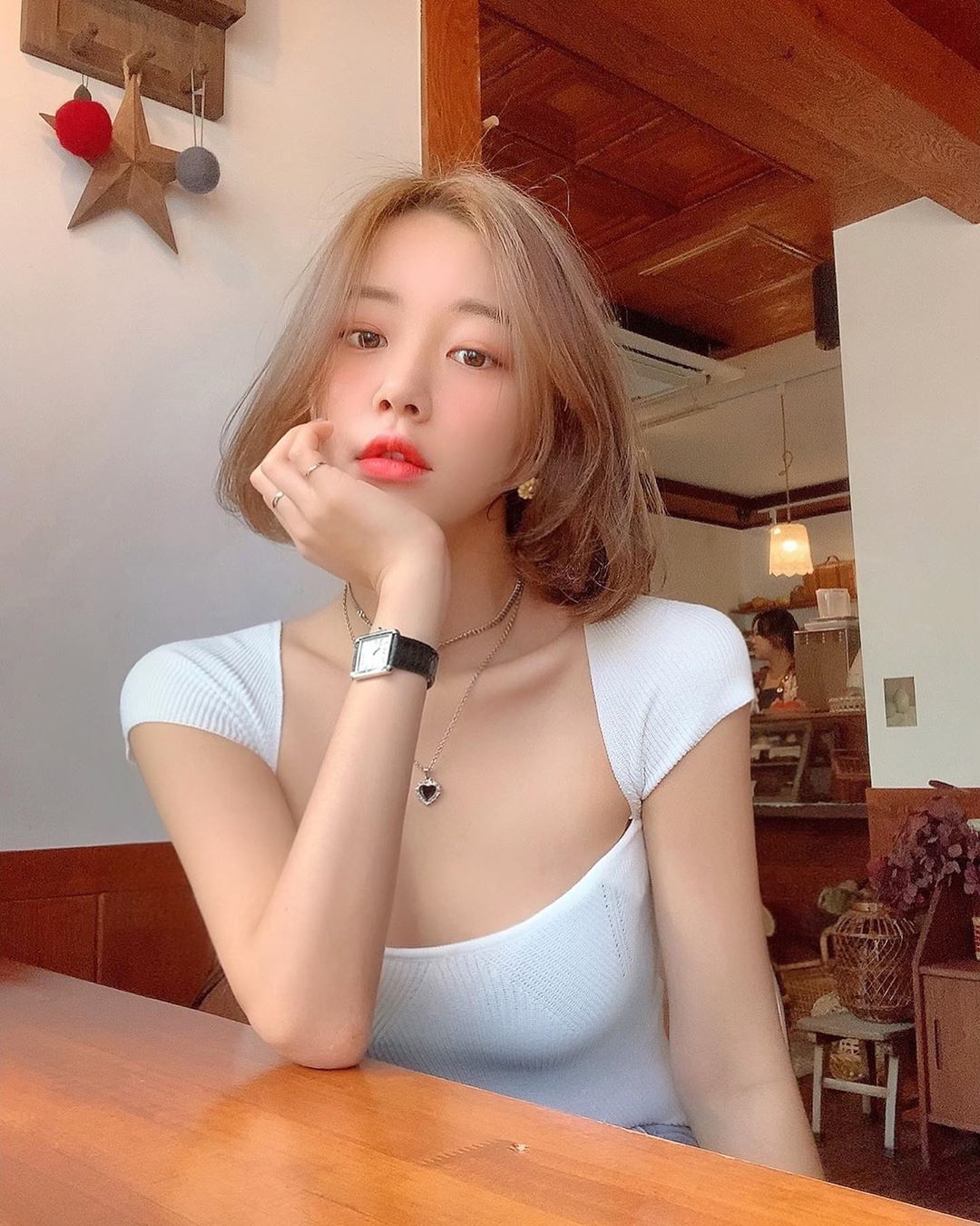 天菜網拍女神「문이」緊身T擠爆雙峰-第1章-图片23