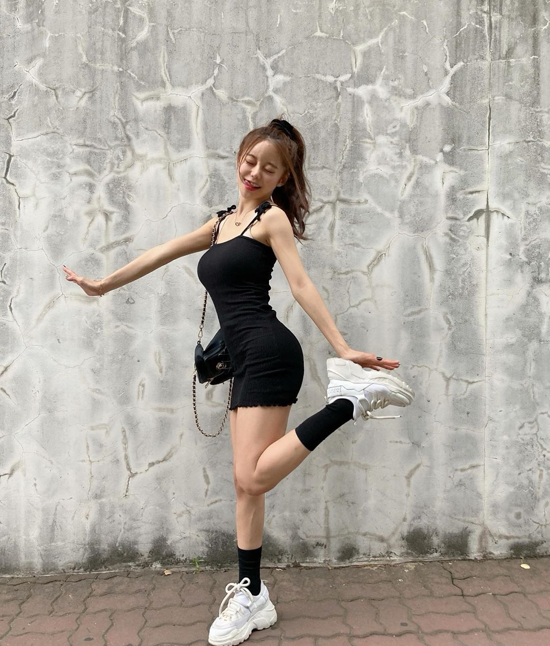 咖啡廳「超胸小姊姊」oxxooi逆天顏值太撩人-第1章-图片9