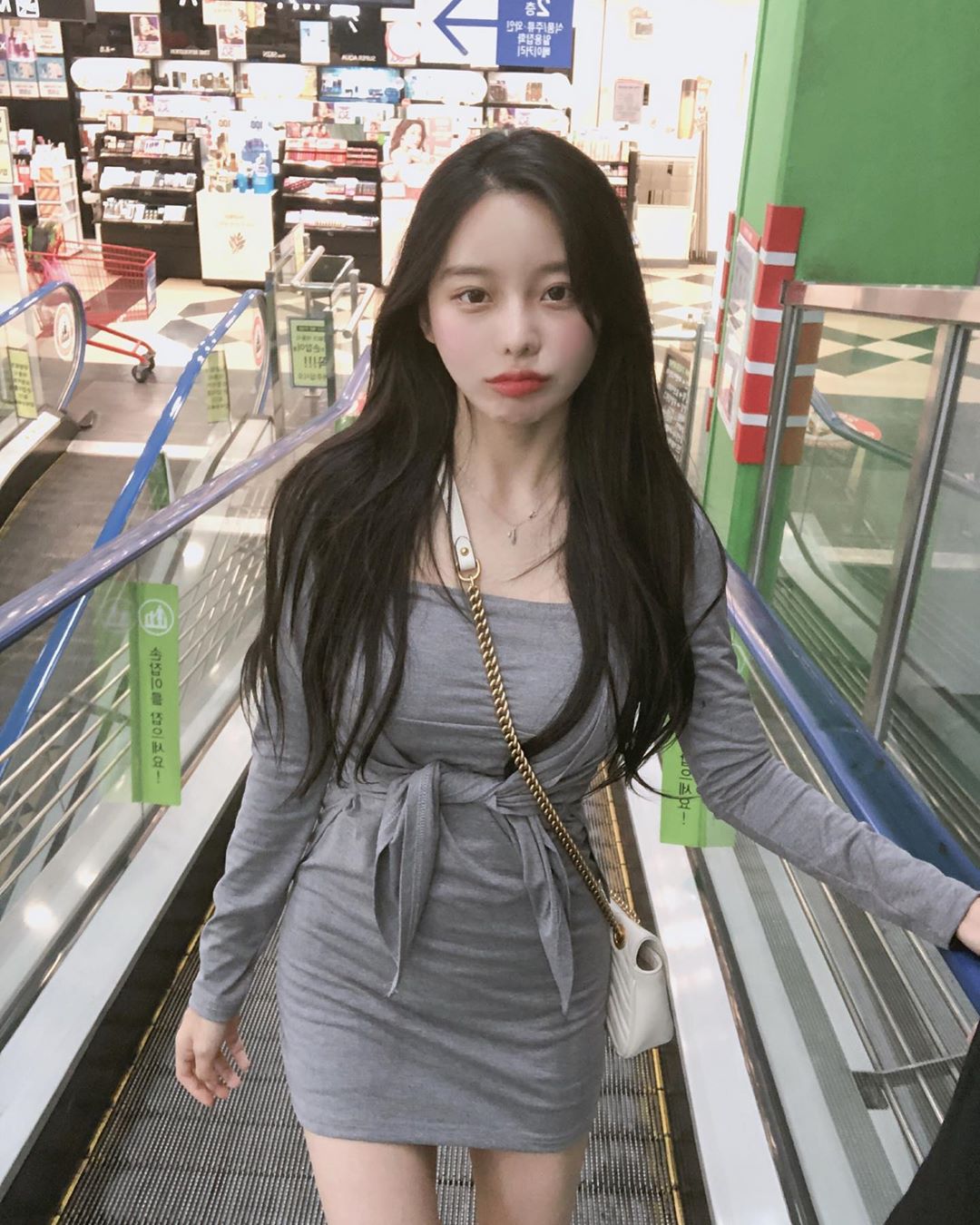 咖啡廳「超胸小姊姊」oxxooi逆天顏值太撩人-第1章-图片10