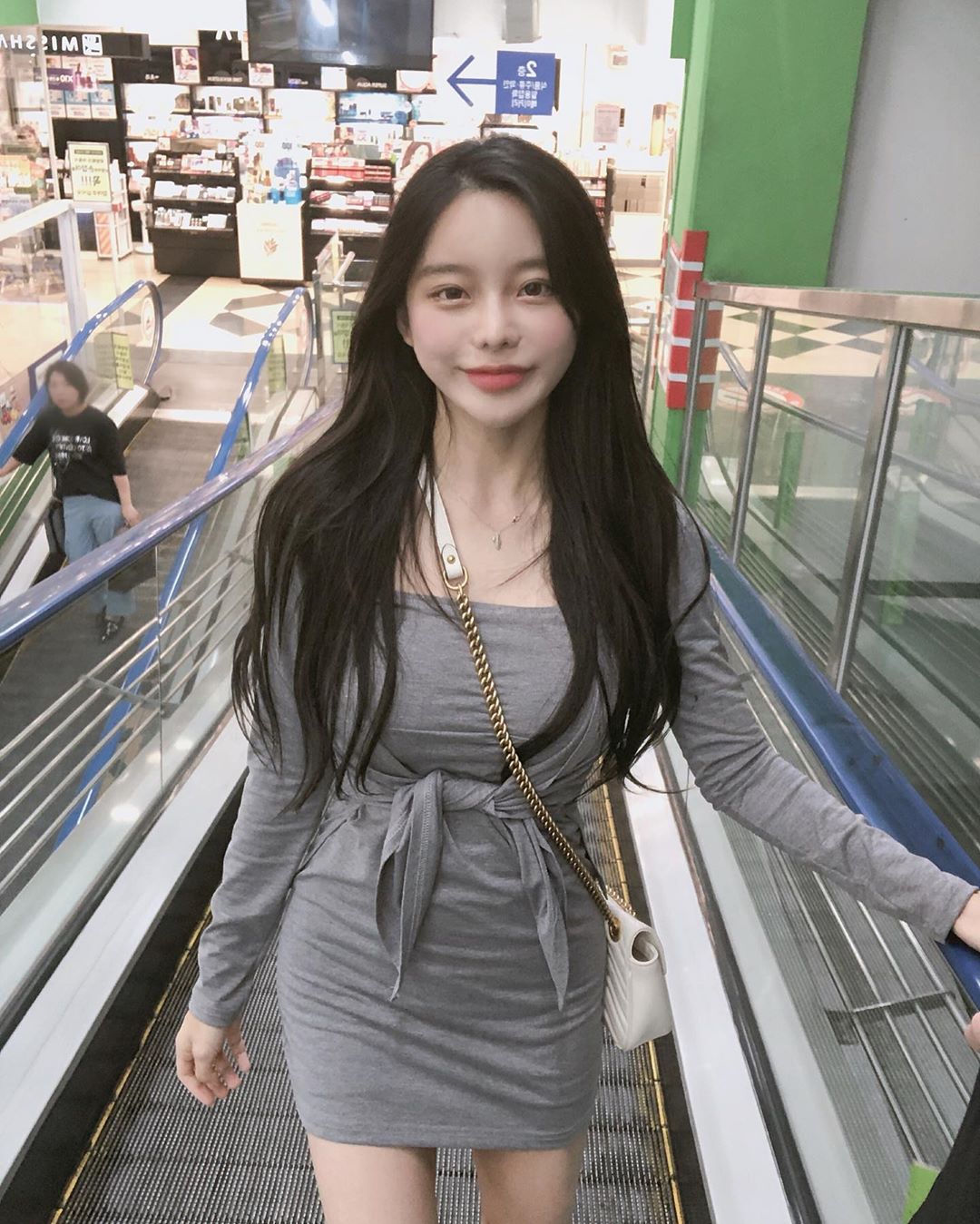 咖啡廳「超胸小姊姊」oxxooi逆天顏值太撩人-第1章-图片11