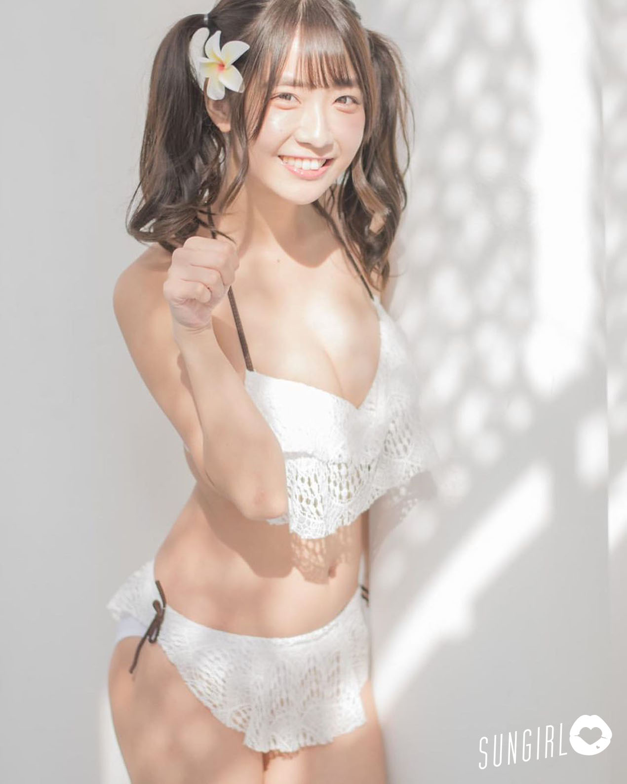 天羽希、日本女星無懼冰天雪地 比基尼Cosplay雪山飛狐-第1章-图片4