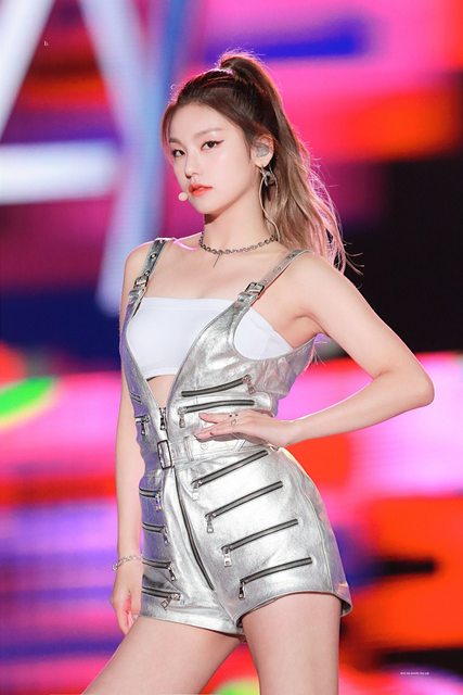 韓國女團正妹 ITZY YEJI 很難不被她眼睛電到