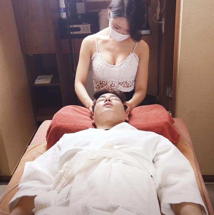 頭部按摩正妹...原來是韓國泡菜-第1章-图片2