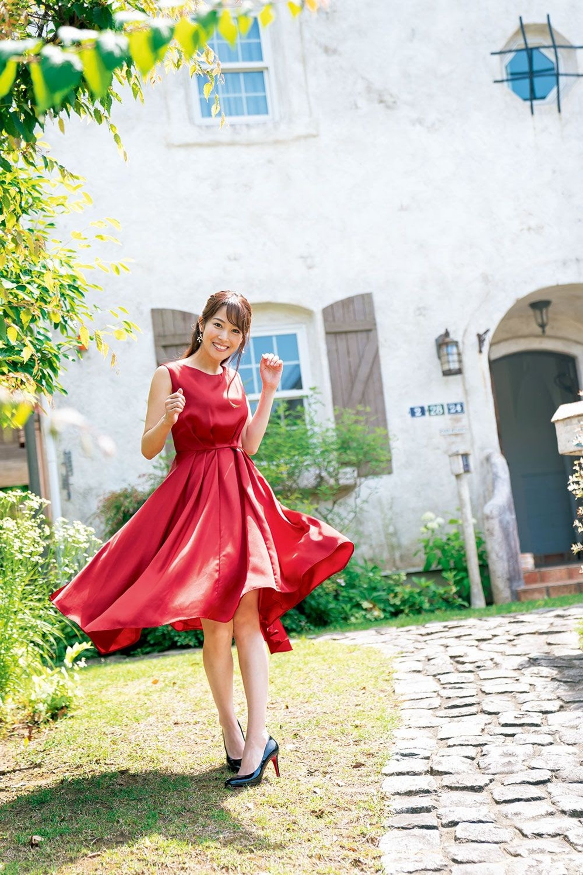 鷲見玲奈首拍養眼寫真　放低雜誌有胸襟-第1章-图片6