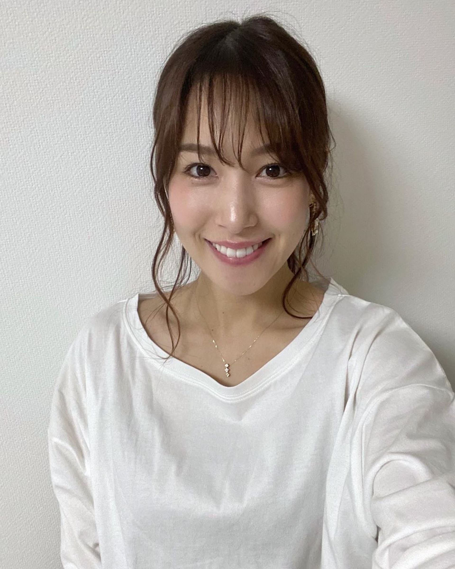 鷲見玲奈首拍養眼寫真　放低雜誌有胸襟-第1章-图片1