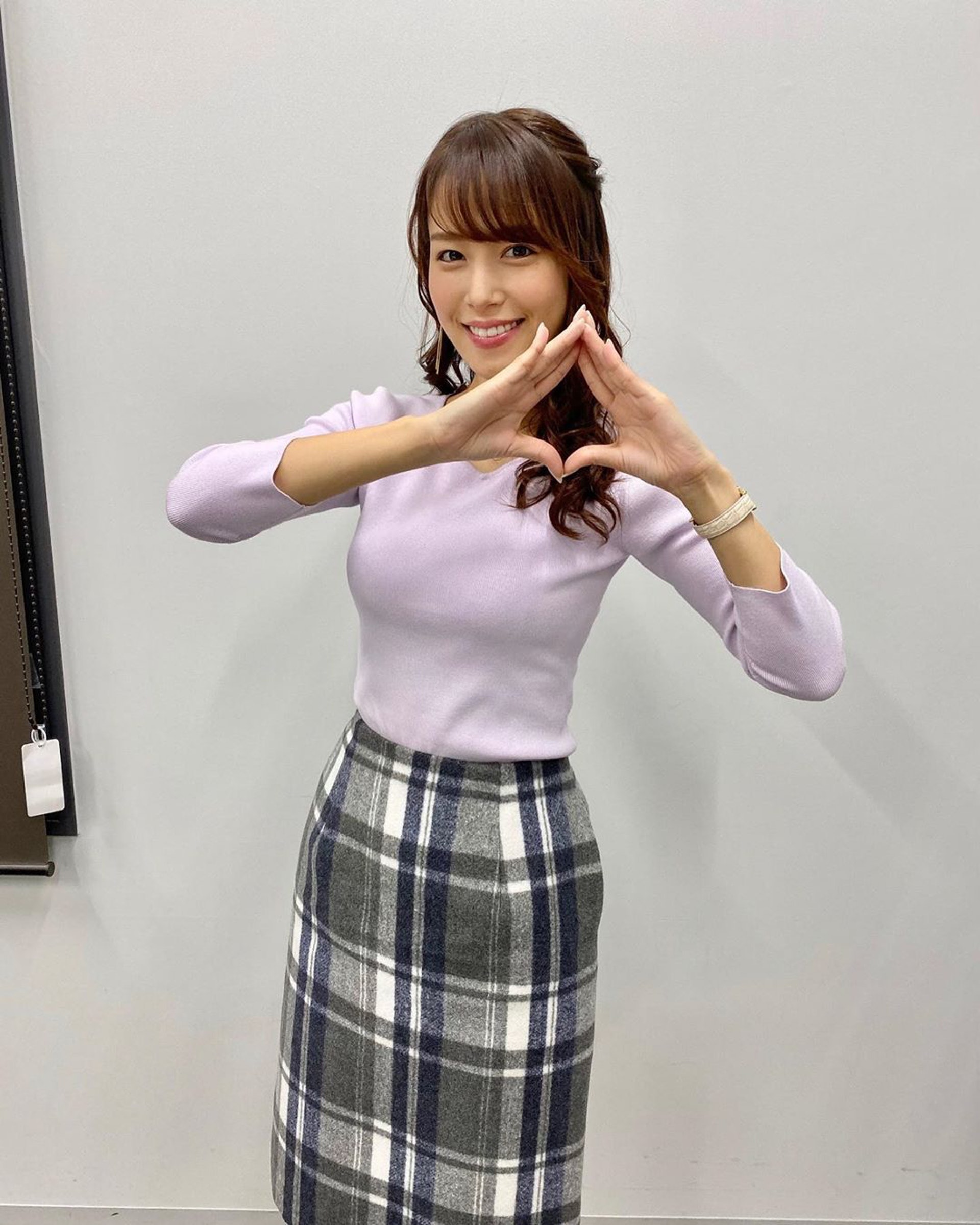 鷲見玲奈首拍養眼寫真　放低雜誌有胸襟-第1章-图片2