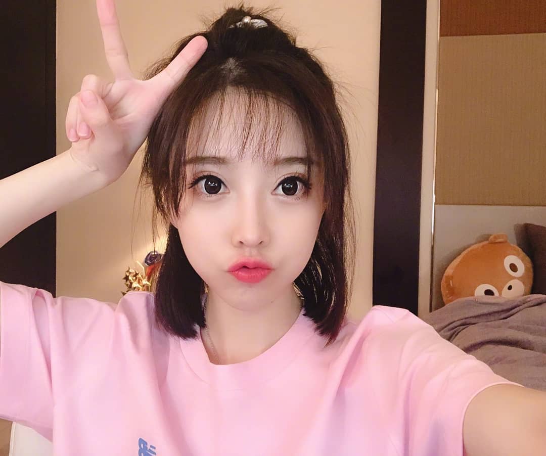 網紅馮提莫是實況主 長相甜美、歌聲好-第1章-图片1