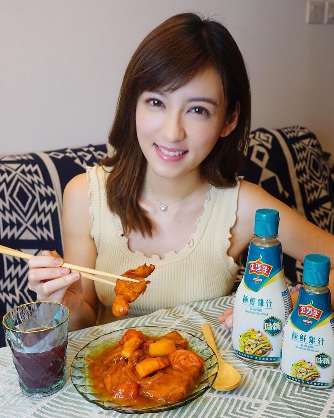 正妹主播甜美笑容和惹火身材走紅-第1章-图片14