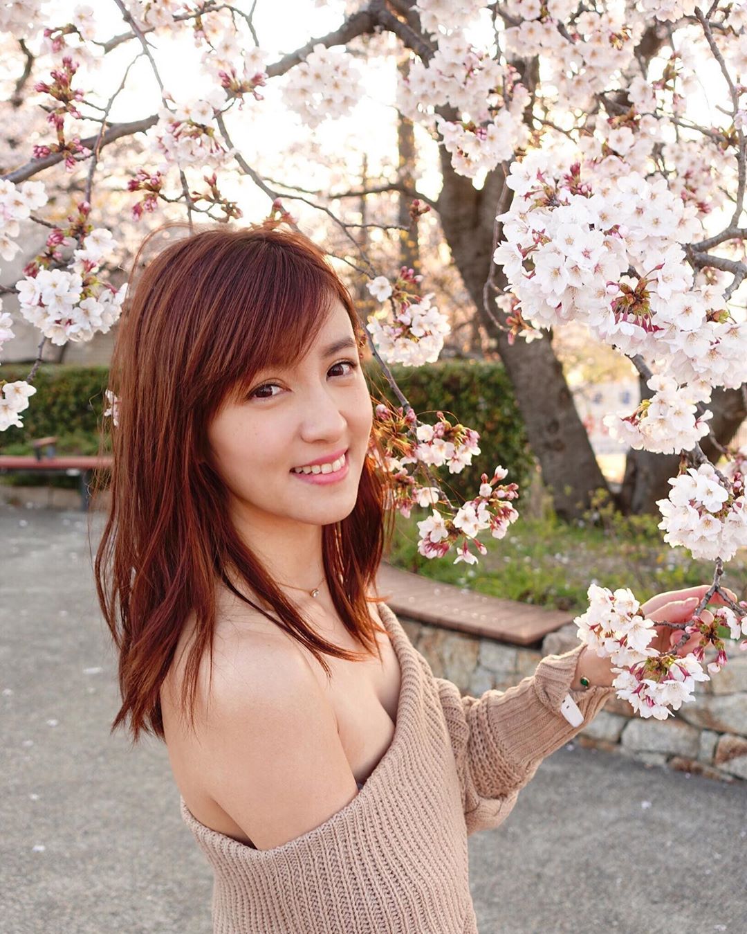 正妹主播甜美笑容和惹火身材走紅-第1章-图片11