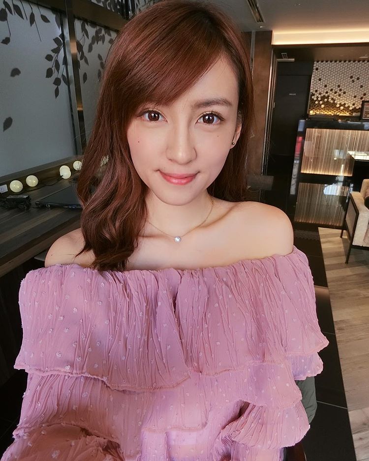 正妹主播甜美笑容和惹火身材走紅-第1章-图片1