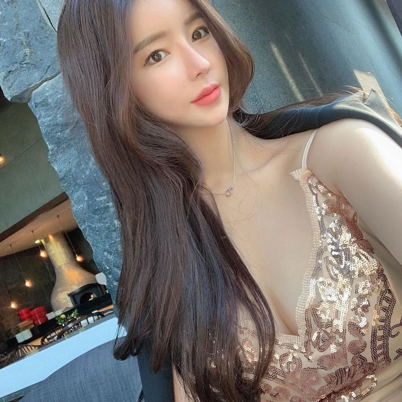 九頭身老闆娘엘린「胸型好明顯」