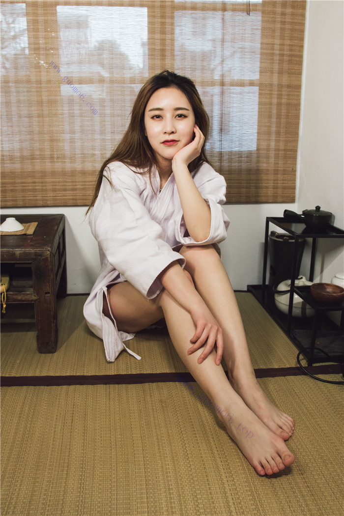 女神 『喬依琳』 精緻臉蛋和服誘惑若隱若現修長美腿-第1章-图片8