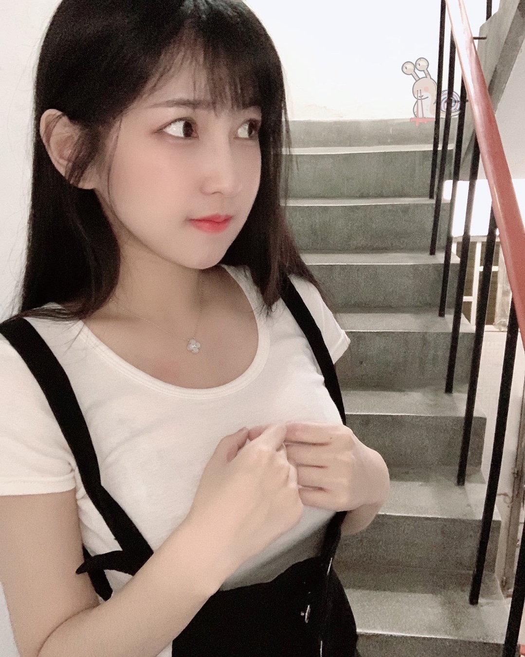 依梨 神情迷濛加上豐滿身材模樣好撩人-第1章-图片1