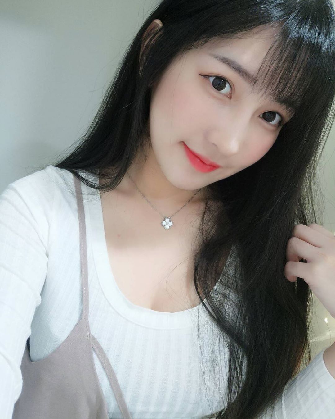 依梨 神情迷濛加上豐滿身材模樣好撩人-第1章-图片20