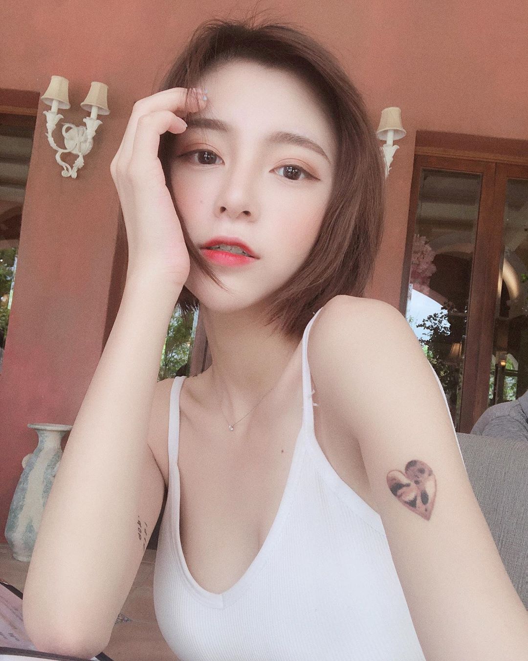 小辣椒 辣辣「白嫩美胸」出來見客...網充血:震驚了-第1章-图片7