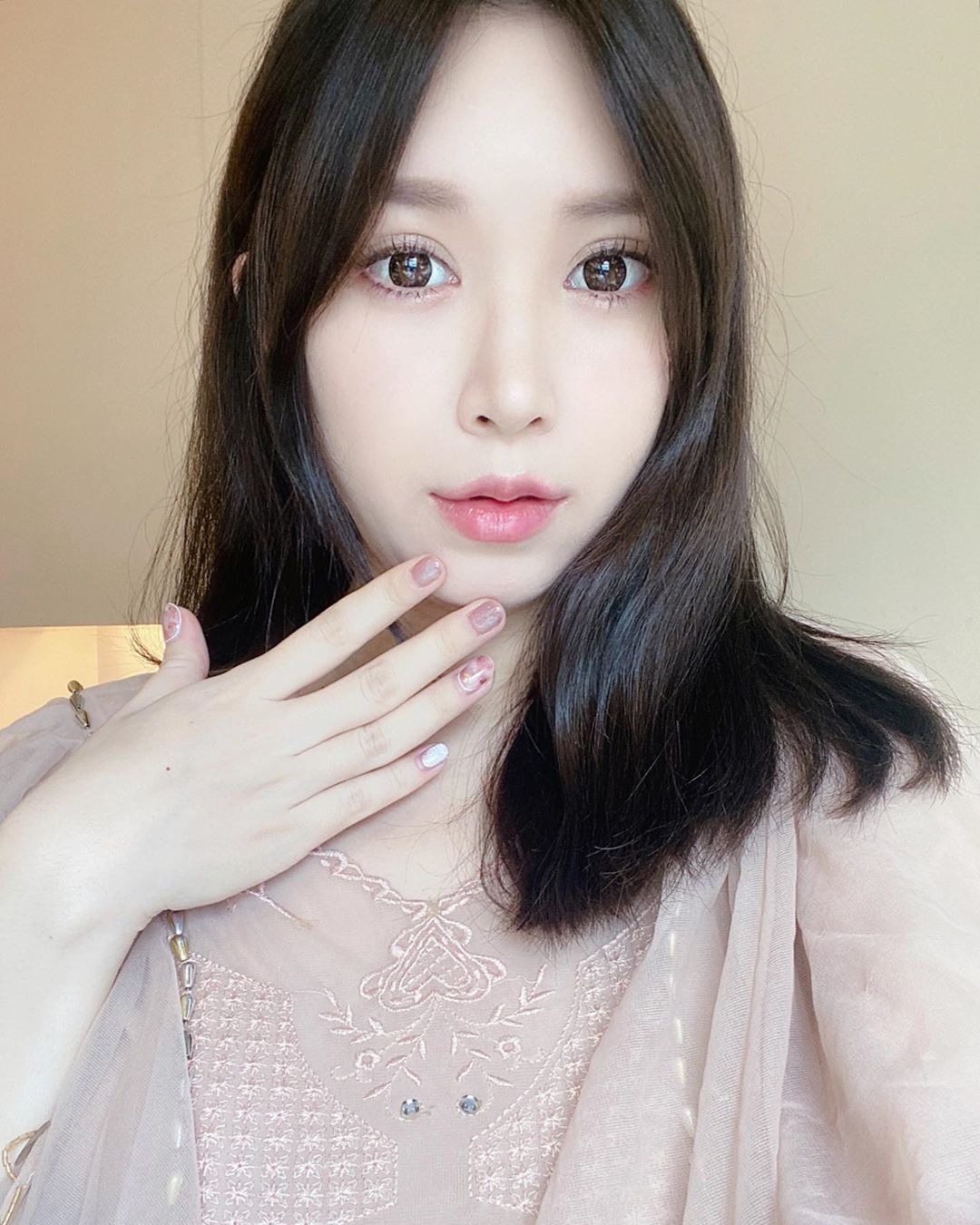 Resa snow white skin overwhelming face color is too violent-第1章-图片5