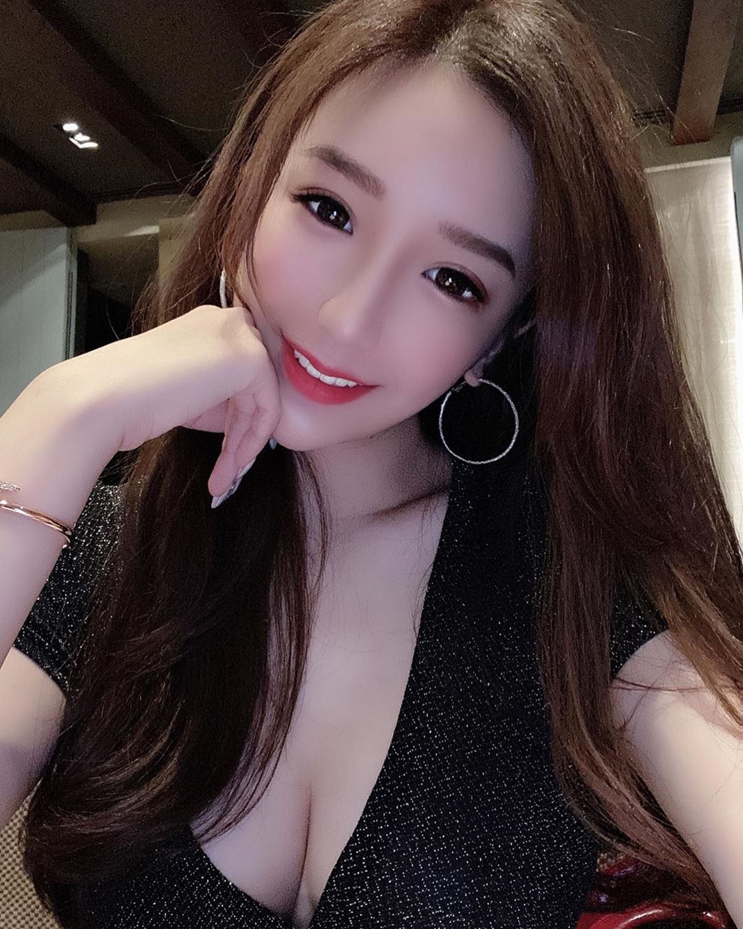 Janeouyang's deep white chest is appealing.-第1章-图片6