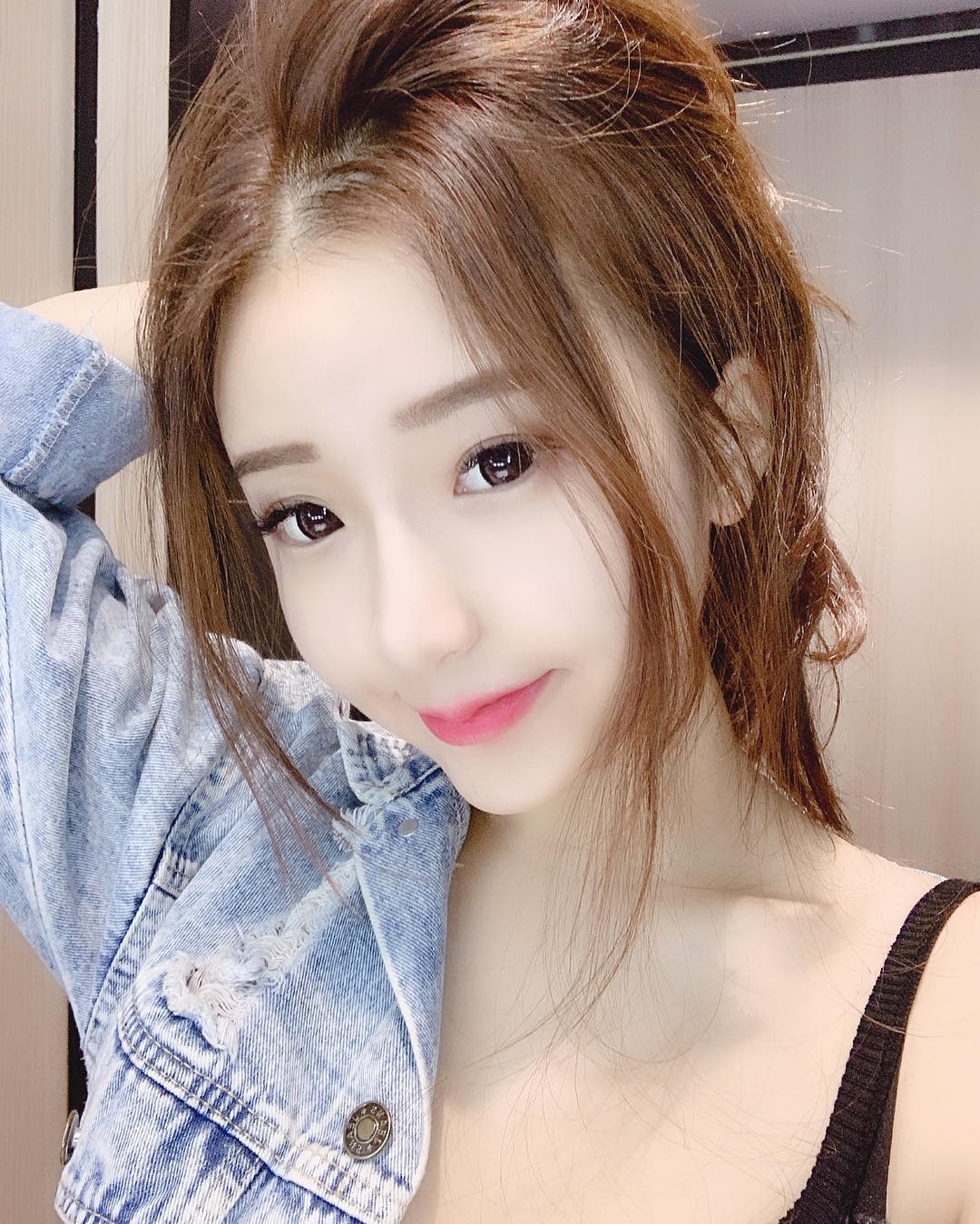 Janeouyang's deep white chest is appealing.-第1章-图片9