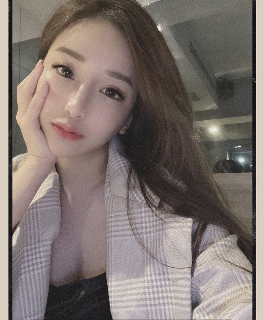 Janeouyang's deep white chest is appealing.-第1章-图片12