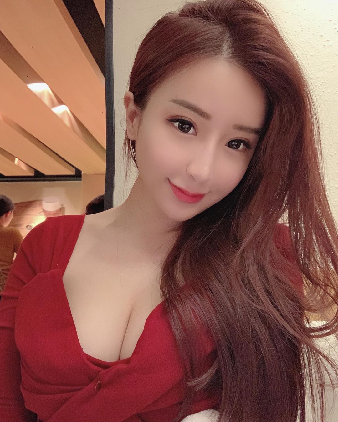 Janeouyang's deep white chest is appealing.-第1章-图片13