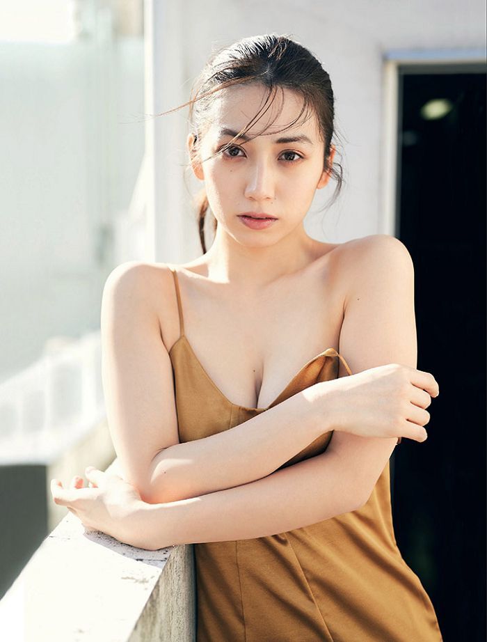 溫柔的眼神！天然姊系正妹《佐藤あいり》白嫩歐派好想咬一口！
