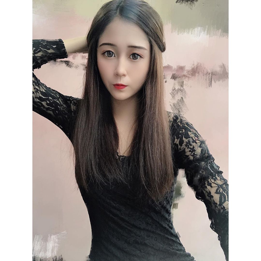 廖佩茹 「飽滿の嫩乳」又白又大 網:意圖使人-第1章-图片9