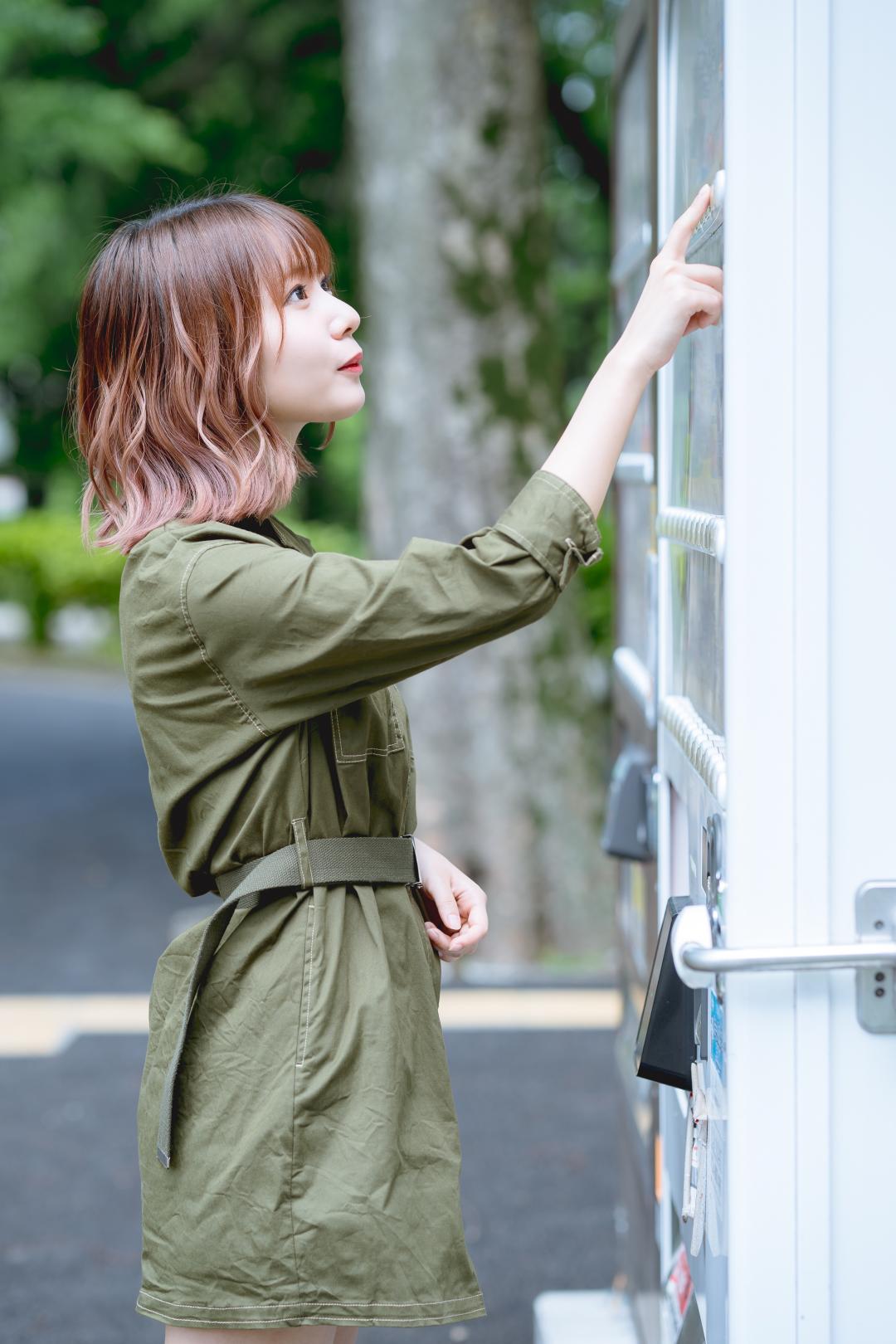 広瀬ゆい 美少女白皙牛奶肌搭配蜜腿十分迷人-第1章-图片2