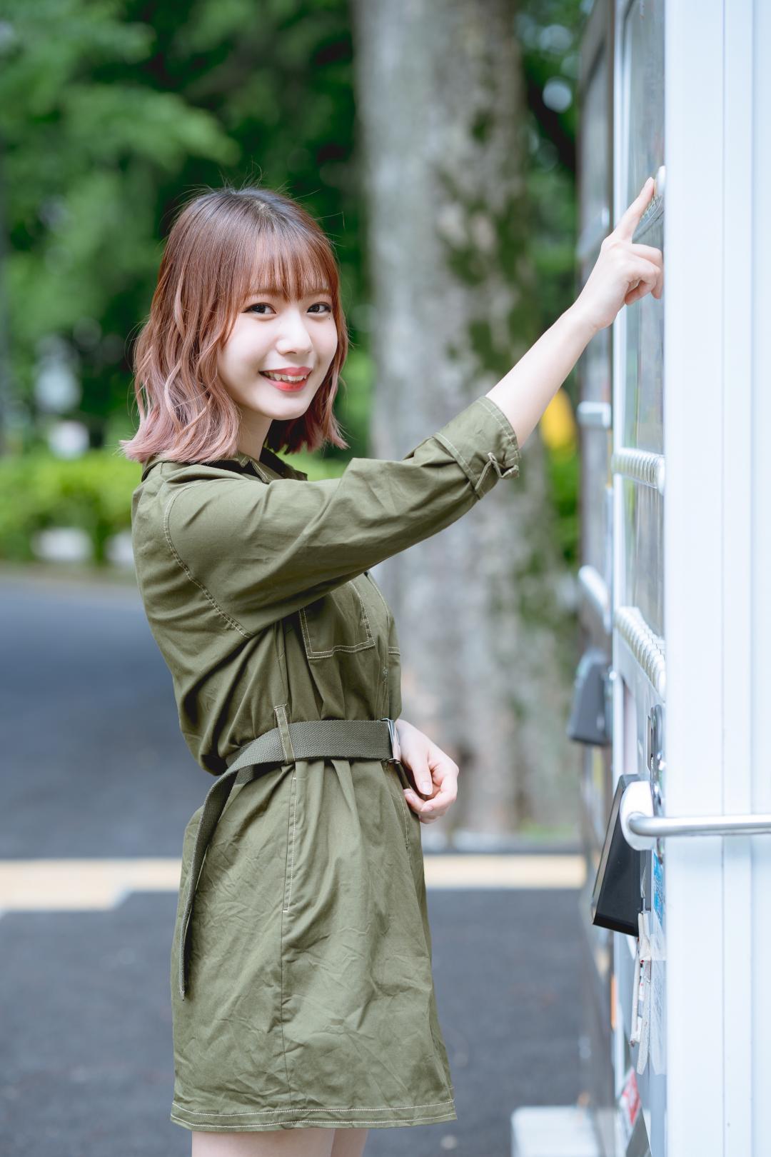 広瀬ゆい 美少女白皙牛奶肌搭配蜜腿十分迷人-第1章-图片3