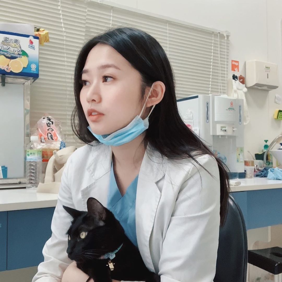 美女獸醫 茜茜 外表清純卻有著凶狠身材-第1章-图片8