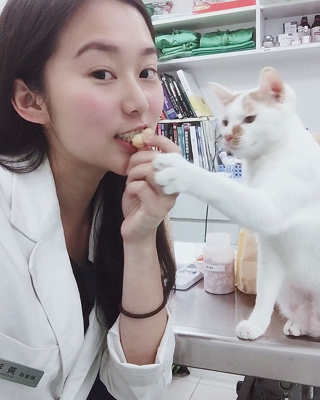 美女獸醫 茜茜 外表清純卻有著凶狠身材-第1章-图片13