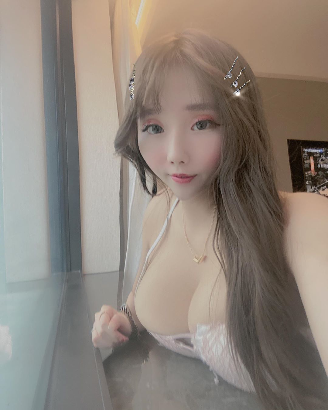 林柔柔Mia 好想幫她解放胸前雙乳....這車頭燈太閃-第1章-图片15