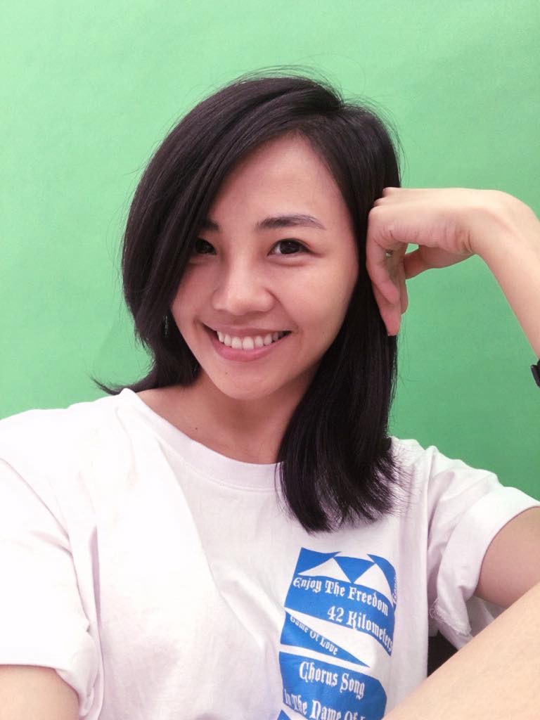 腿神主持美女 安娜 看著他主持會無法專心-第1章-图片2