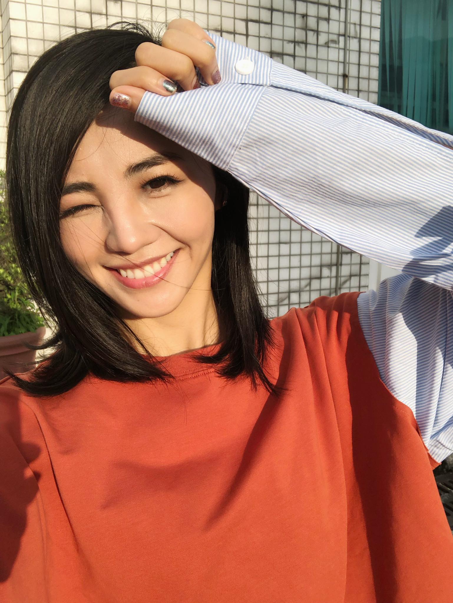 腿神主持美女 安娜 看著他主持會無法專心-第1章-图片1