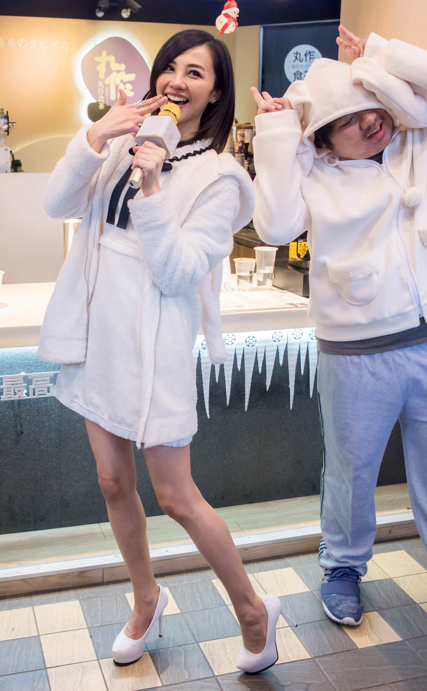 腿神主持美女 安娜 看著他主持會無法專心-第1章-图片7