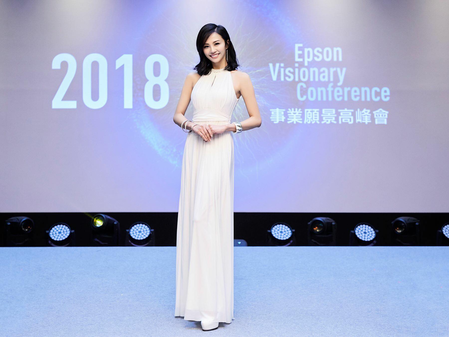 腿神主持美女 安娜 看著他主持會無法專心-第1章-图片12