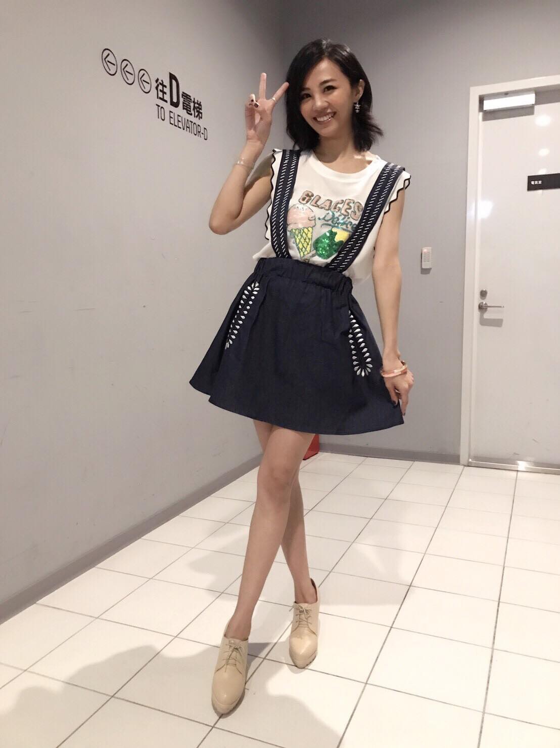 腿神主持美女 安娜 看著他主持會無法專心-第1章-图片13