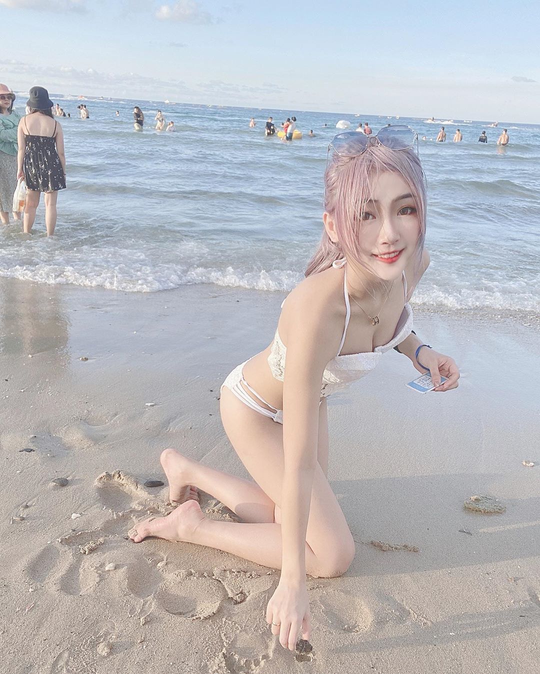 李益其 泳池超火辣視角 渾圓胸型曝光 ...-第1章-图片3