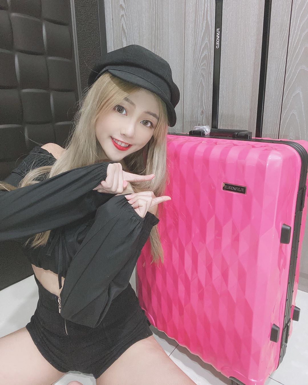 李益其 泳池超火辣視角 渾圓胸型曝光 ...-第1章-图片13