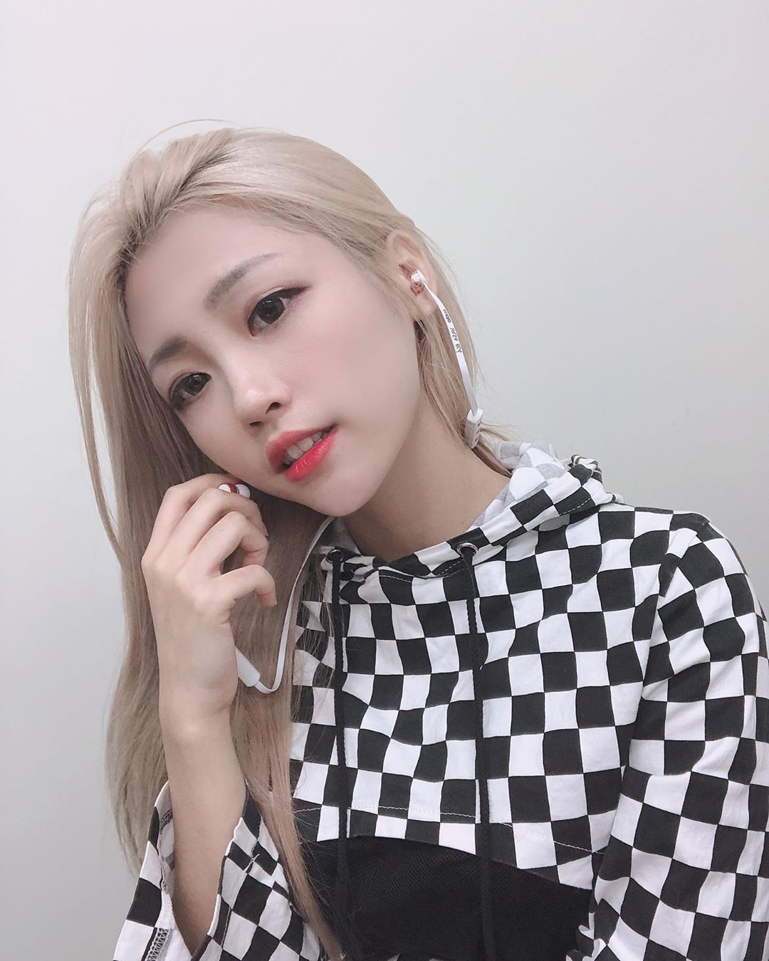 李益其 泳池超火辣視角 渾圓胸型曝光 ...-第1章-图片19