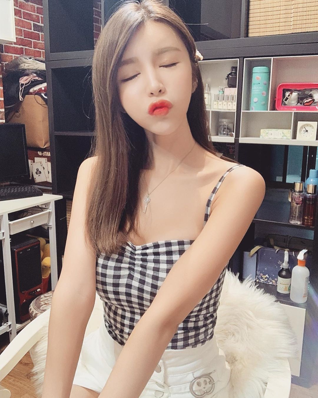 劉子瑜Vickybaby 胸前大肉彈撐爆！超不科學身材-第1章-图片9