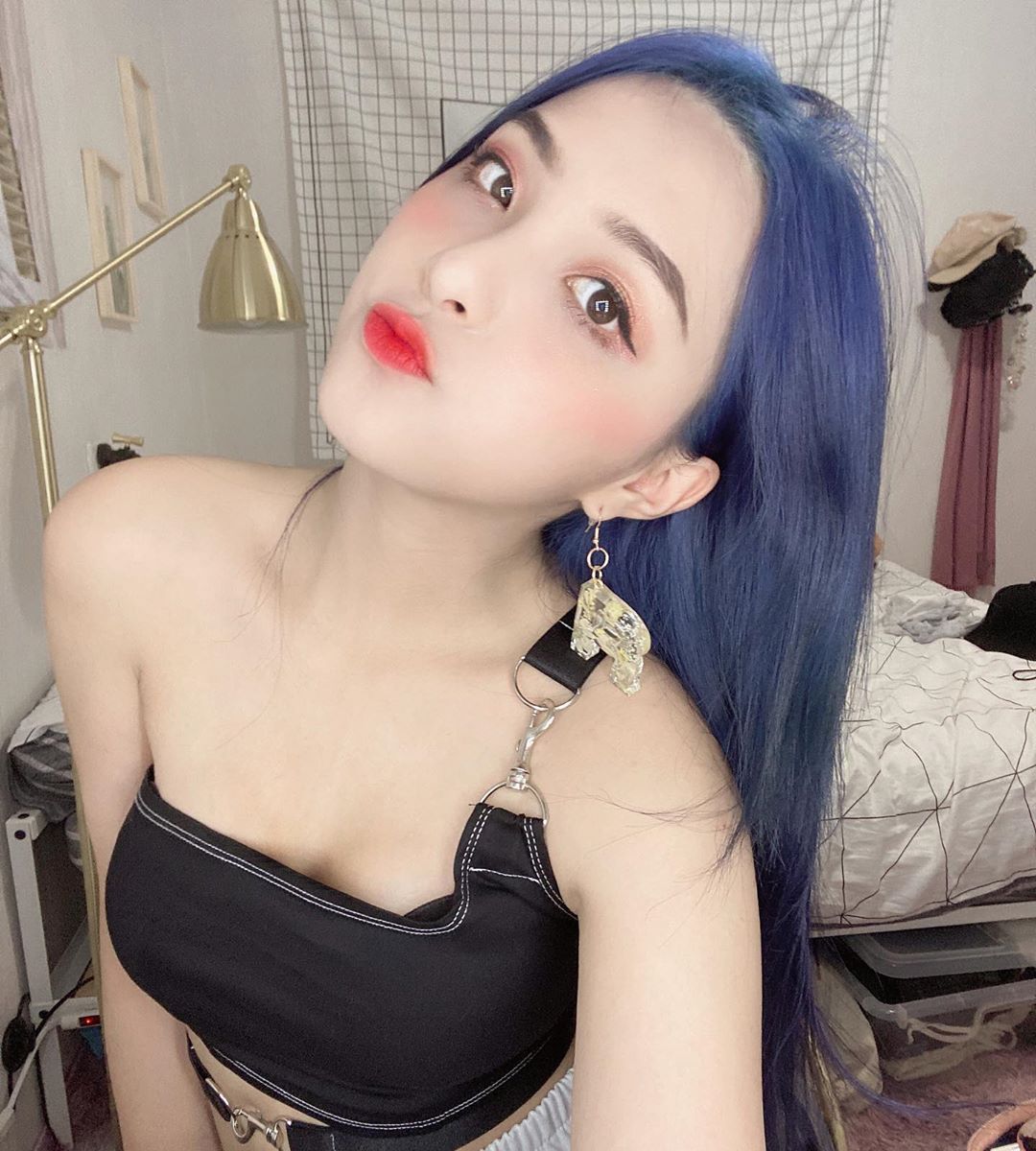 Rayvia晨小紫 自拍氣質超迷人 正面邪惡角度都好讚-第1章-图片12