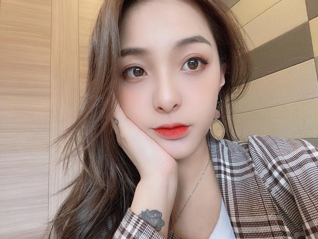 Rayvia晨小紫 自拍氣質超迷人 正面邪惡角度都好讚-第1章-图片15