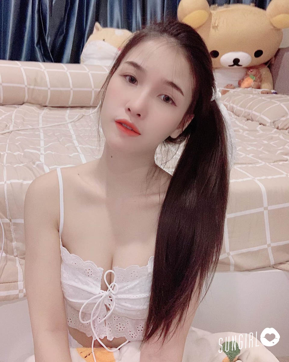 Ka'NiNg、泰版後宮甄環傳你看過沒? 氣質下小露深溝，咬唇挑逗超惹火!