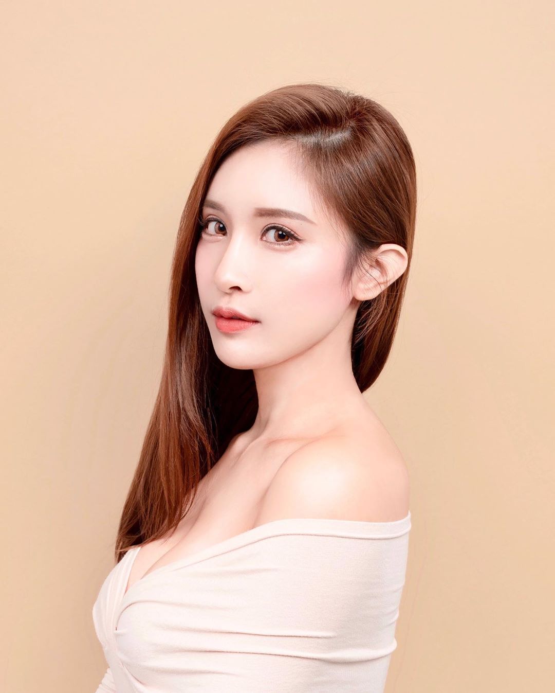 Chelsea漾 「雪白嫩膚+萌萌大眼」...有臉蛋又有身材-第1章-图片14