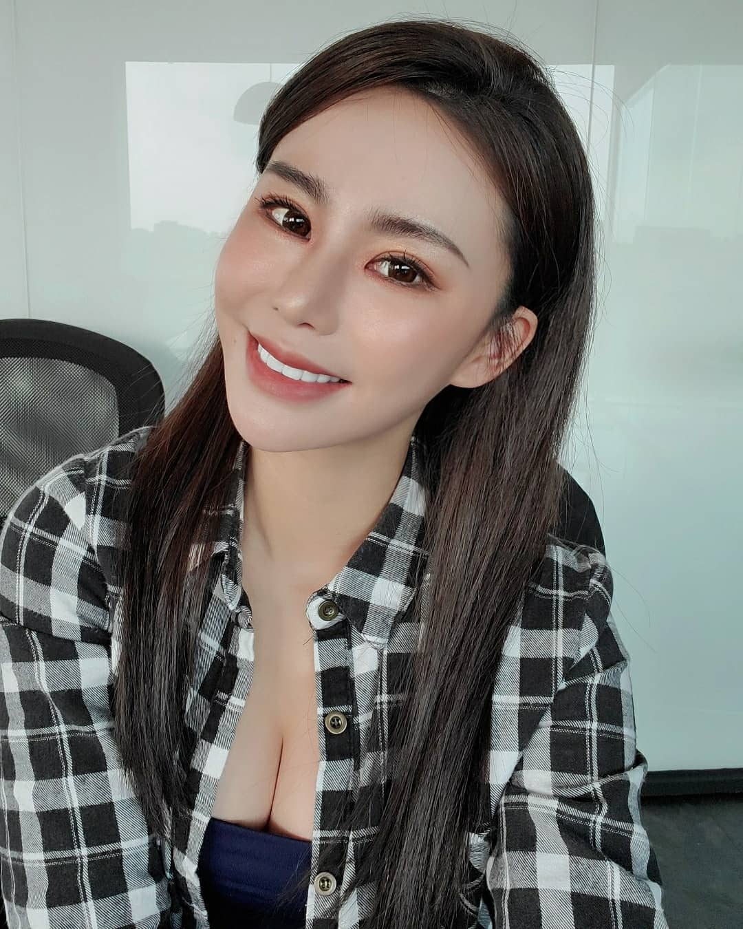 Beggie貝姬 逆天美乳火辣誘惑：面容讓人好心動-第1章-图片3