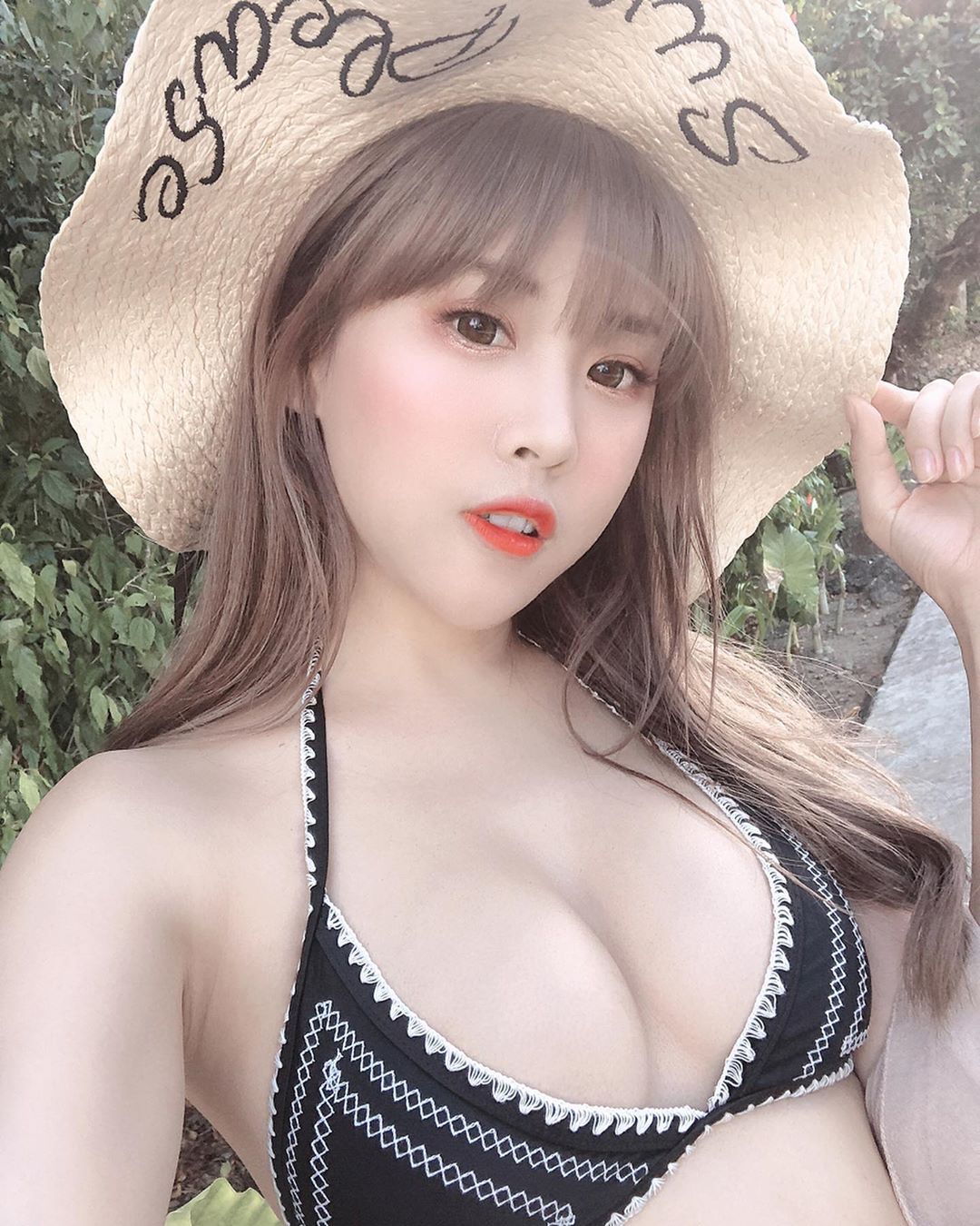 小恰子 高顏值外配上誘人的「美乳」網友暴動:鼻血快止不住啦!-第1章-图片3