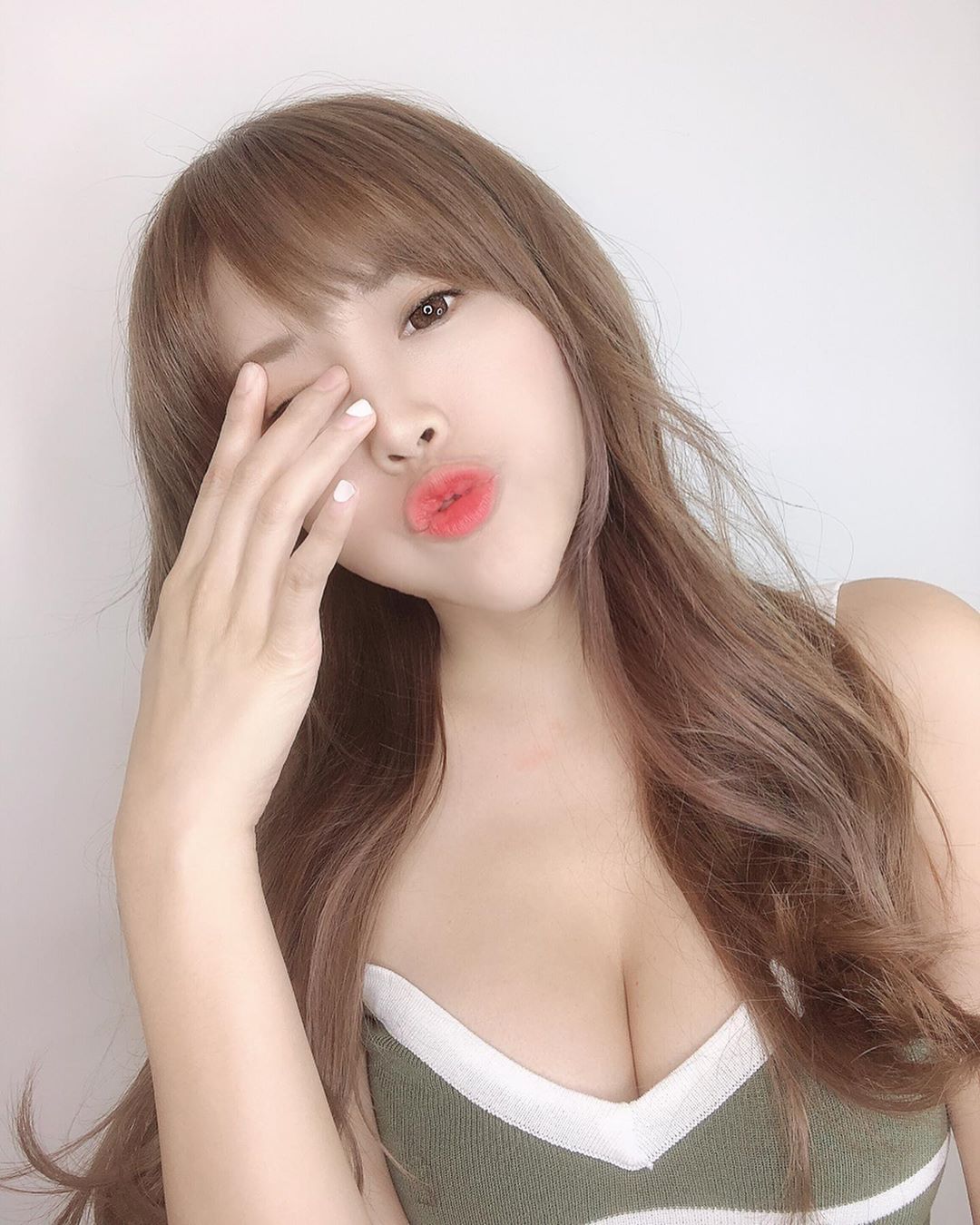 小恰子 高顏值外配上誘人的「美乳」網友暴動:鼻血快止不住啦!-第1章-图片10